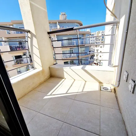 Bright & - Free Wifi Apartamento St Paul's Bay